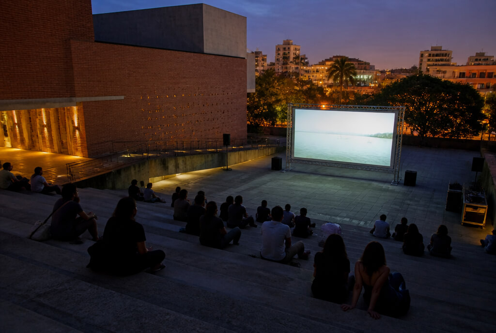 Noche Extendida at MAMM — Free Open-Air Cinema event poster